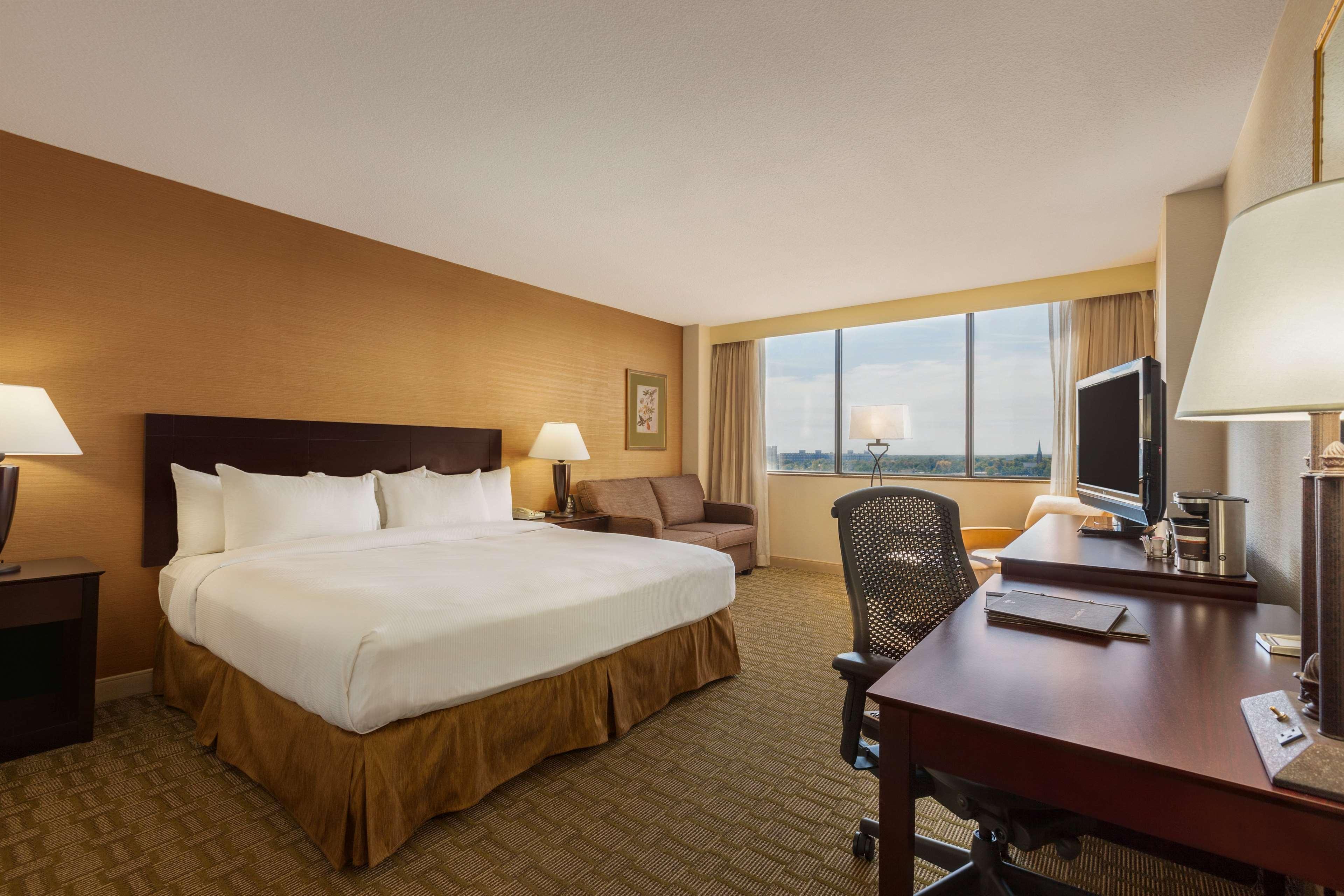 Hilton Fort Wayne At The Grand Wayne Convention Center (Adults Only) Exterior photo