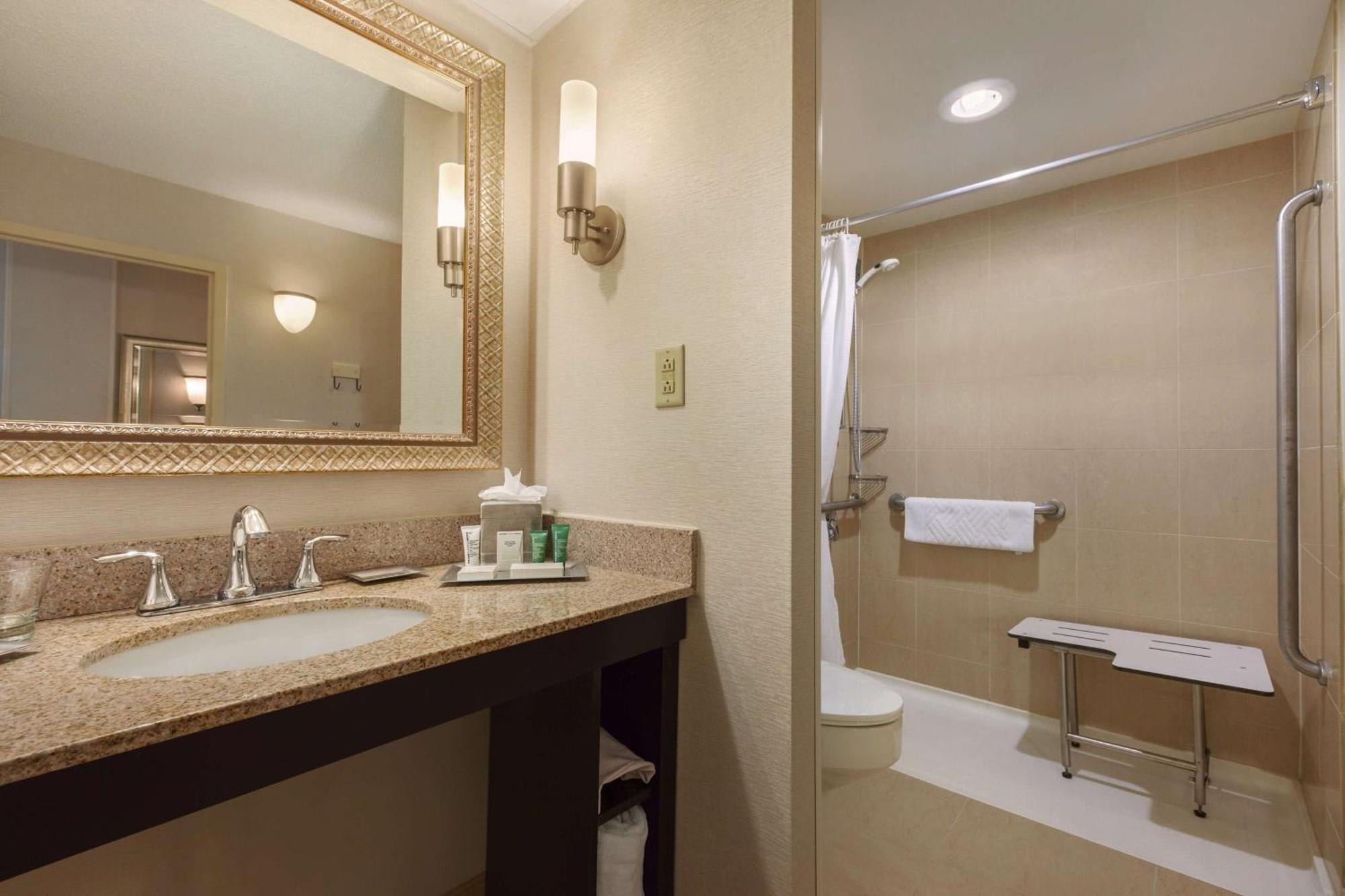 Hilton Fort Wayne At The Grand Wayne Convention Center (Adults Only) Exterior photo