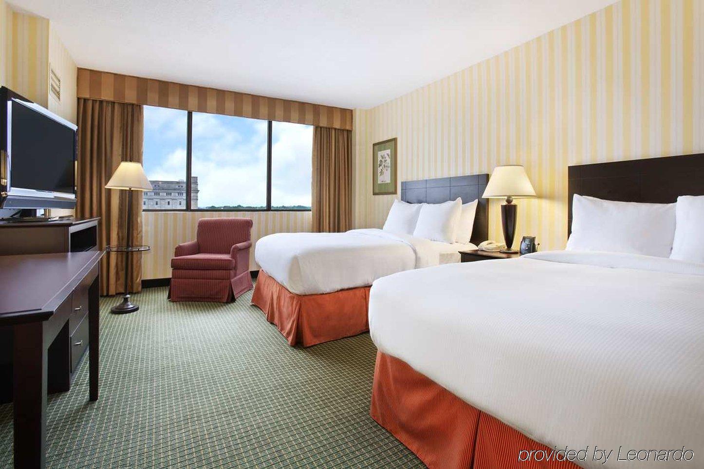 Hilton Fort Wayne At The Grand Wayne Convention Center (Adults Only) Room photo