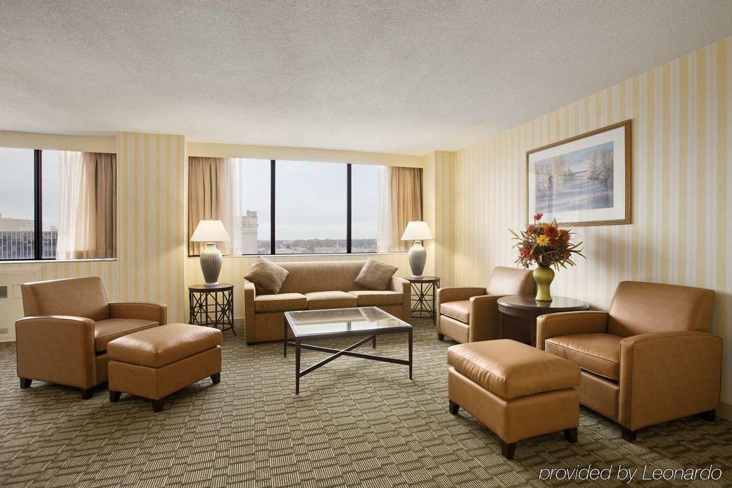 Hilton Fort Wayne At The Grand Wayne Convention Center (Adults Only) Room photo