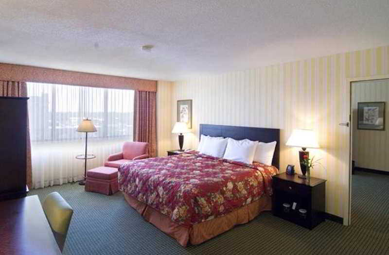 Hilton Fort Wayne At The Grand Wayne Convention Center (Adults Only) Room photo