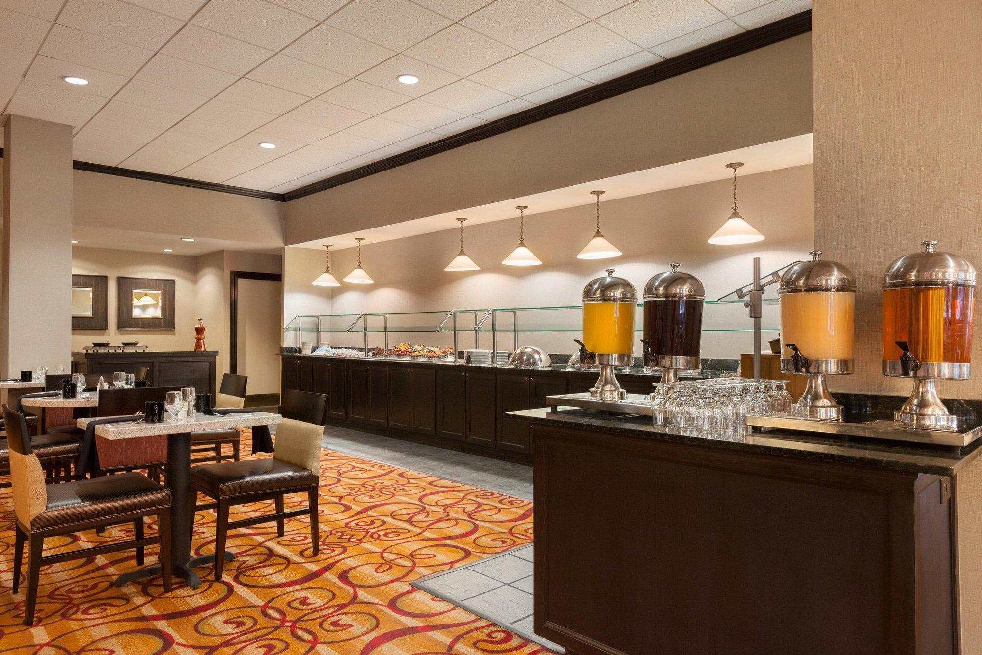 Hilton Fort Wayne At The Grand Wayne Convention Center (Adults Only) Exterior photo